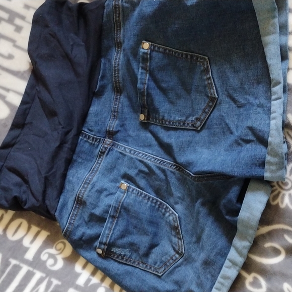 Maternity Shorts - Picture 3 of 3